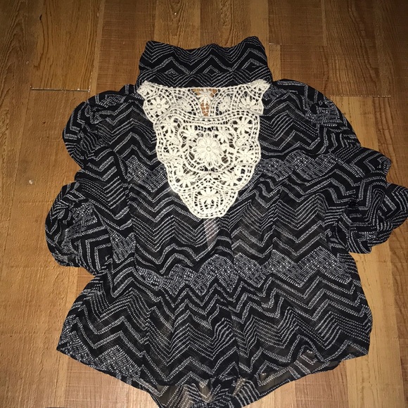 Blouse - Picture 2 of 3